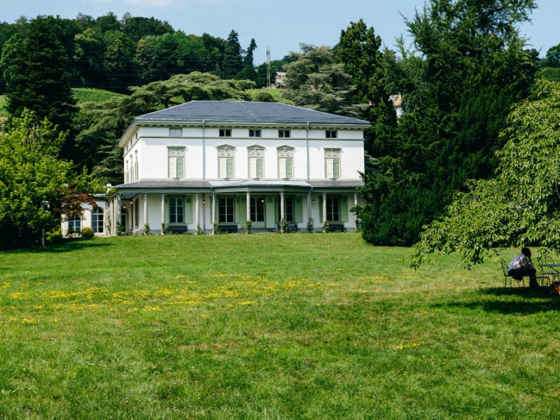 Elegant 4-Bedroom Detached House